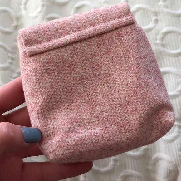 FREE WITH PURCHASE L’Occitane en Provence Pouch - Picture 4 of 8